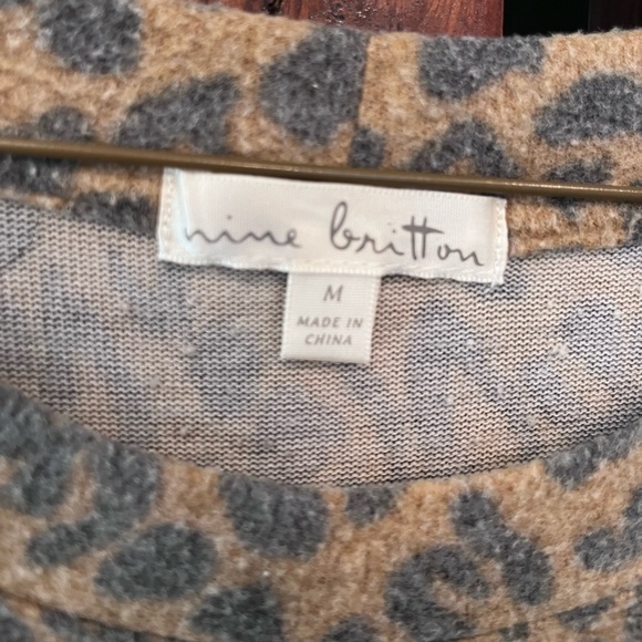 Leopard Sweater - Picture 3 of 3